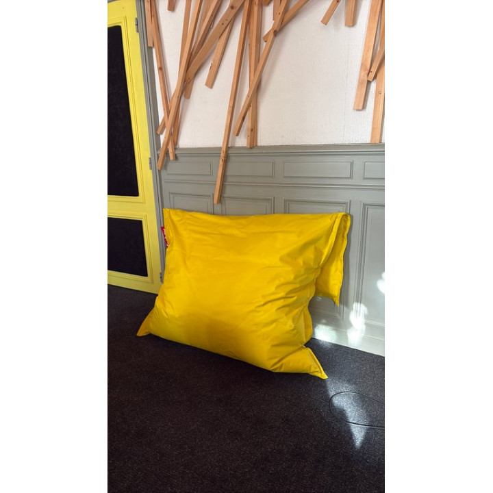 Pouf en tissu jaune
