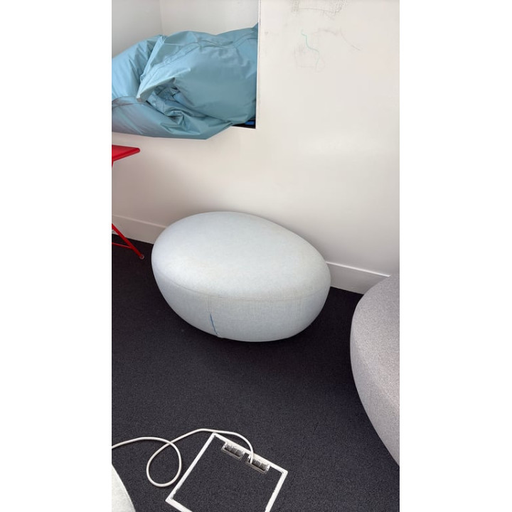 Pouf en tissu couleur cascade
